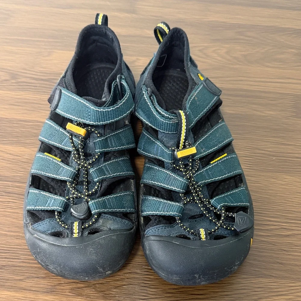 Keen Women's Black and Teal Green Sandals‎ Sz 6